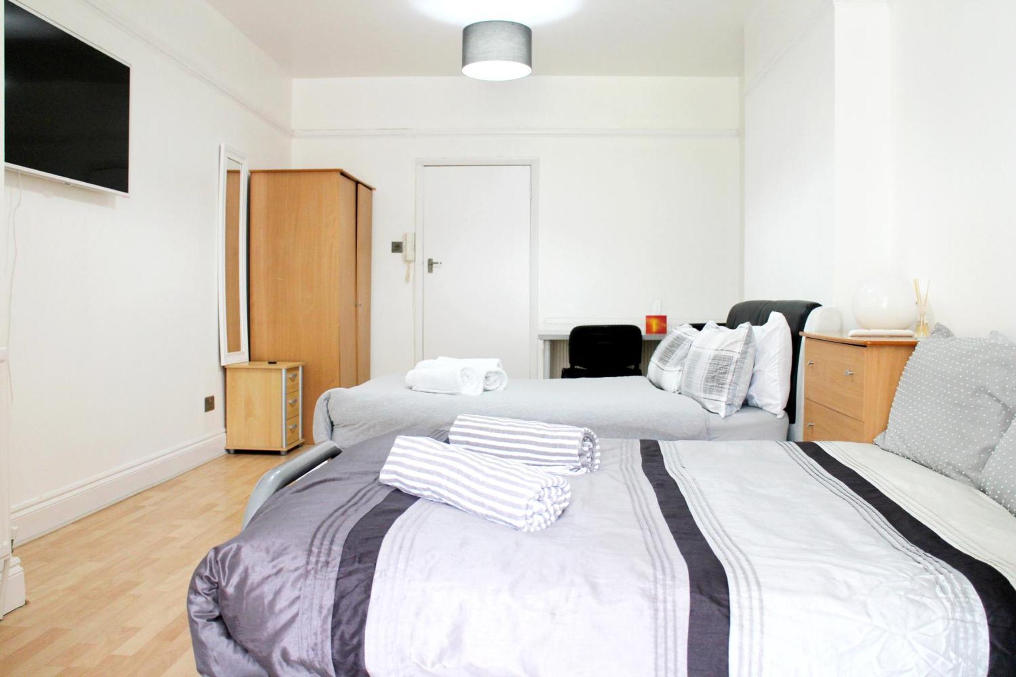 Large Studio Garden Flat On Golders Green Road Londres Extérieur photo
