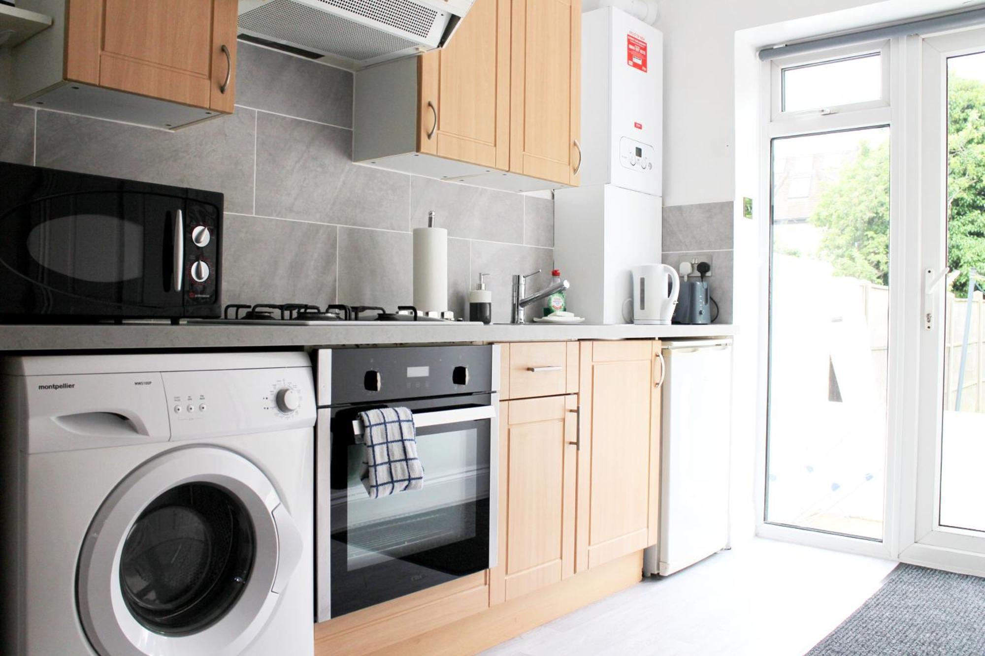Large Studio Garden Flat On Golders Green Road Londres Extérieur photo